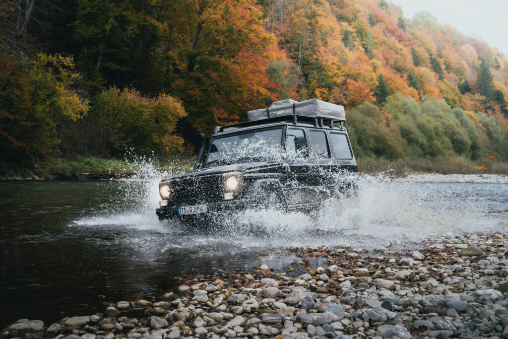 Sending a Mercedes G-Class in the riverbed